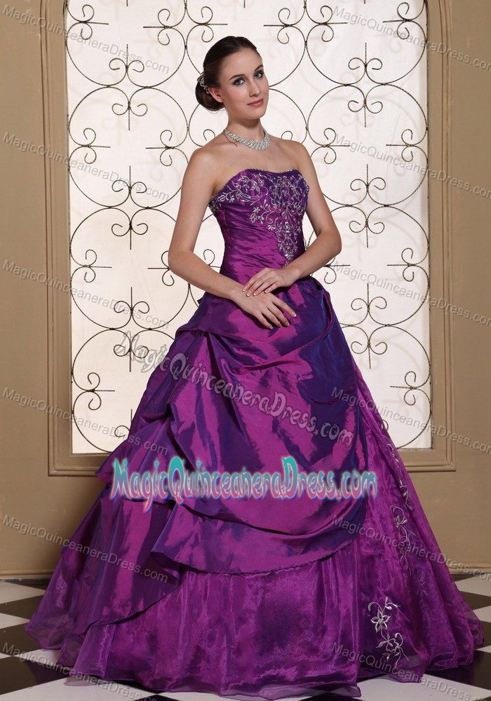 Purple Strapless Floor-length Quinceanera Dresses with Beading in Evergreen