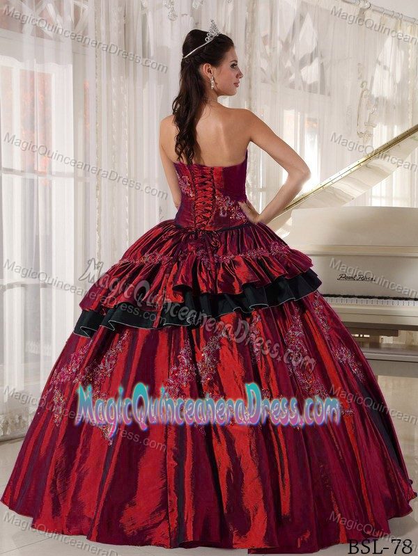 Strapless Floor-length Wine Red Dress for Quince with Ruffles and Appliques