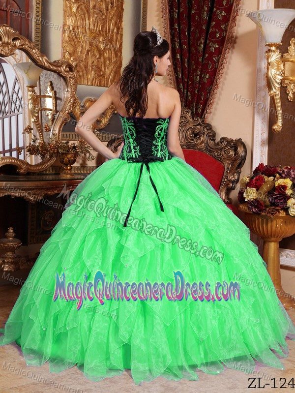 Low Price Spring Green Sweetheart Organza Embroidery and Beading Dress for Quince
