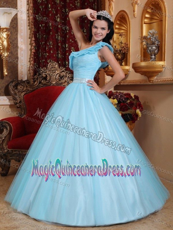 Light Blue One Shoulder Floor-length Tulle Ruched Quince Dress in Putaendo