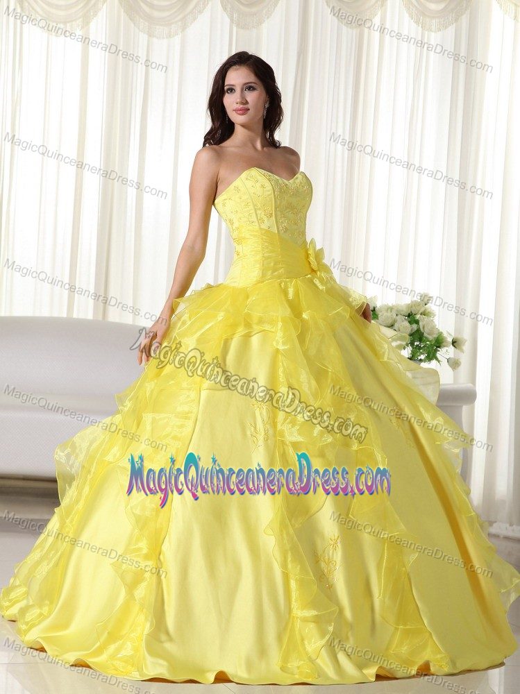 Yellow Sweetheart Taffeta Quinceanera Dress with Embroidery in Irving