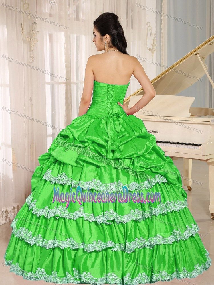 Spring Green Beaded Appliqued Quinceanera Dress with Pick-ups in Calama