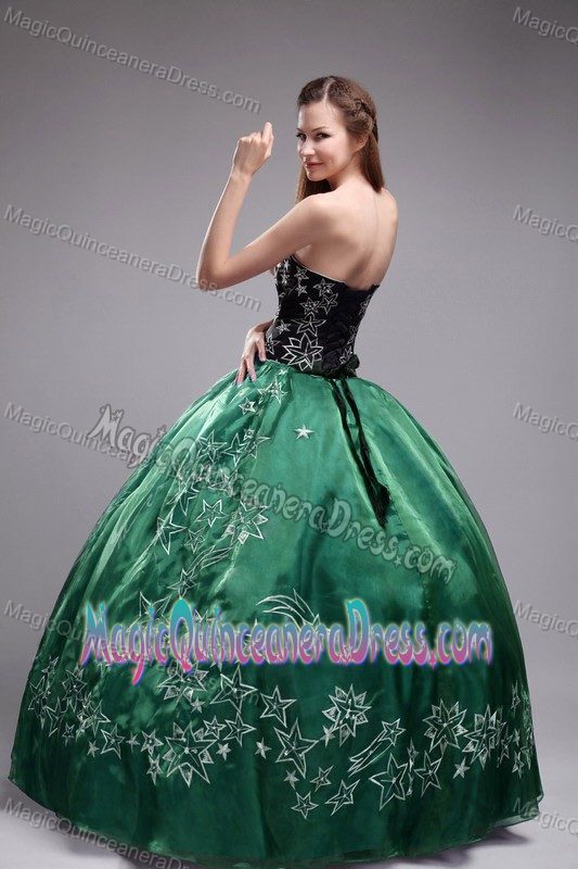 Green Floor-length Organza Quinceanera Dress with Embroidery in Plano