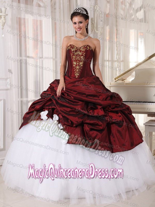 Burgundy and White Sweetheart Appliques Quinceanera Dress in Chestnut Hill
