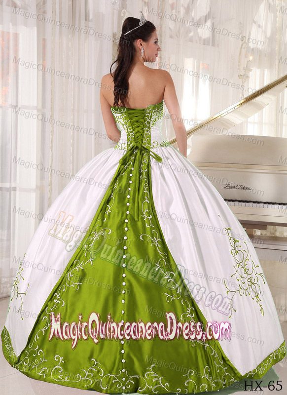 Ball Gown Strapless Floor-length Satin Embroidery Quinceanera Dress in White