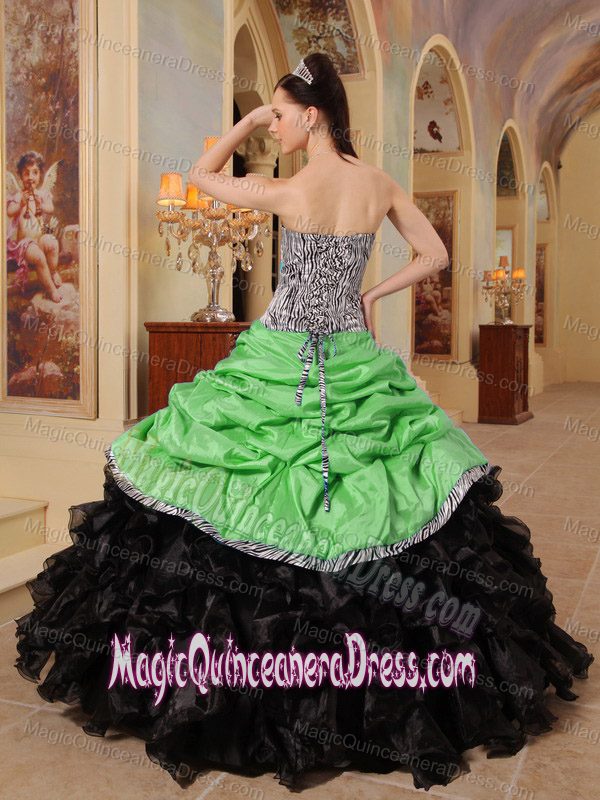 Green and Black Sweetheart Ruffled Quince Dress with Pick Ups in La Banda