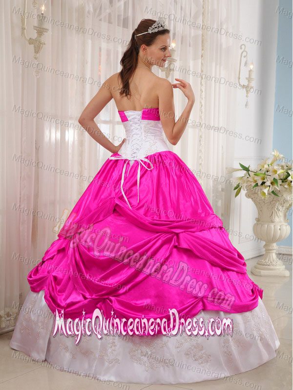 Hot Pink and White Sweetheart Quinceanera Dresses with Appliques in Libertad