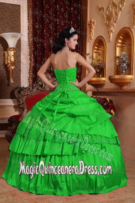 Sweetheart Floor-length Beaded Appliqued Quinceanera Dress Green