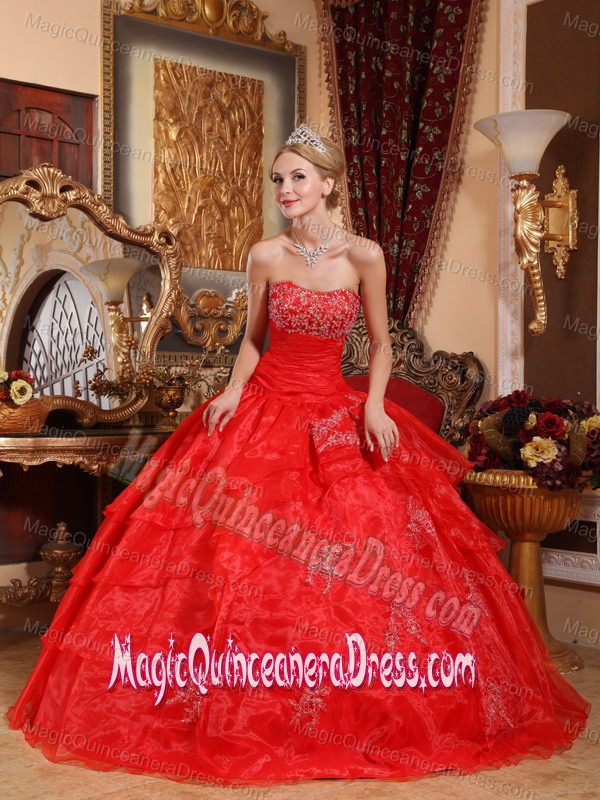 Red Floor-length Organza Quinceanera Dress with Appliques in Eldorado