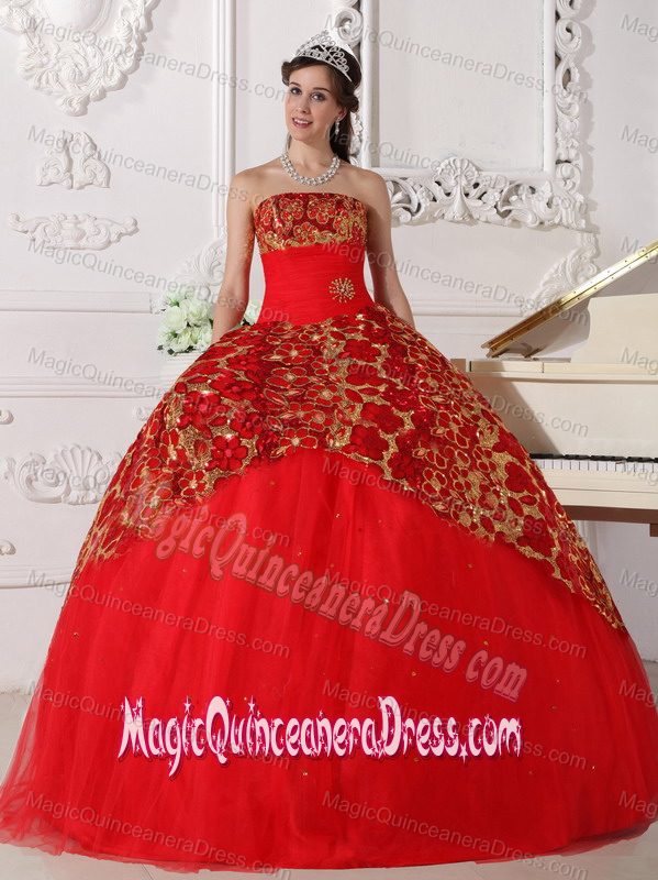 Strapless Floor-length Ruched Red Quinceanera Dress with Beading
