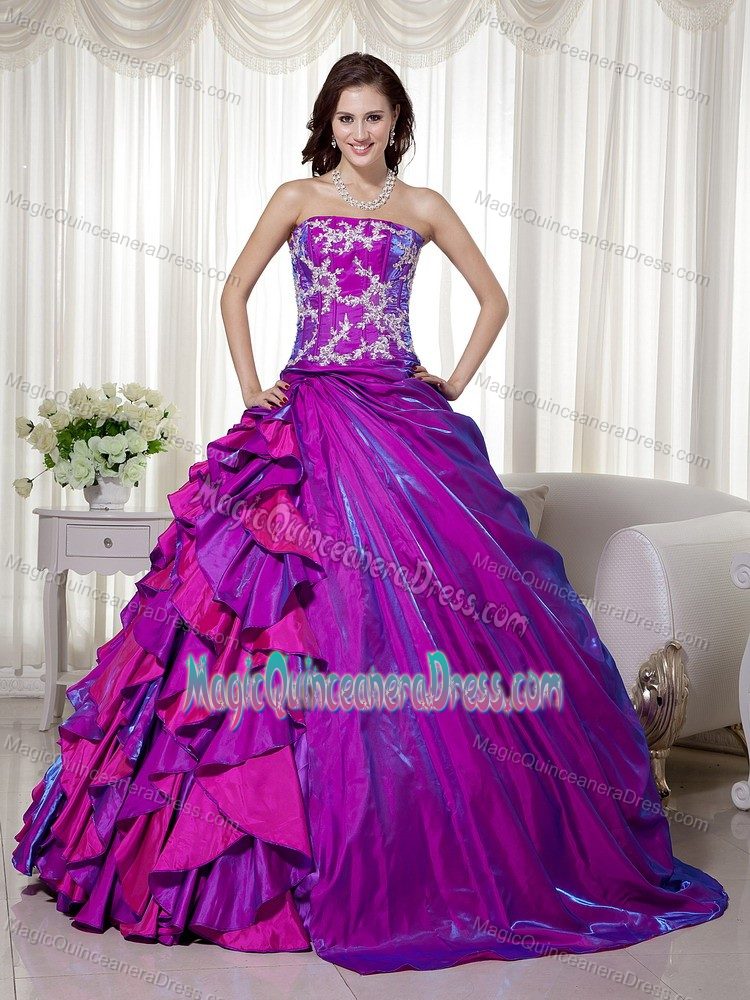 Purple Strapless Taffeta Appliqued Quinceanera Gowns in Sucre Bolivia
