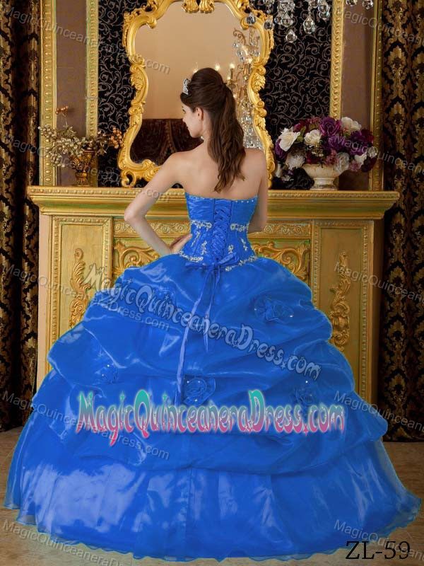 Fashion Blue Sweetheart Quinceanera Gowns with Appliques and Pick Ups