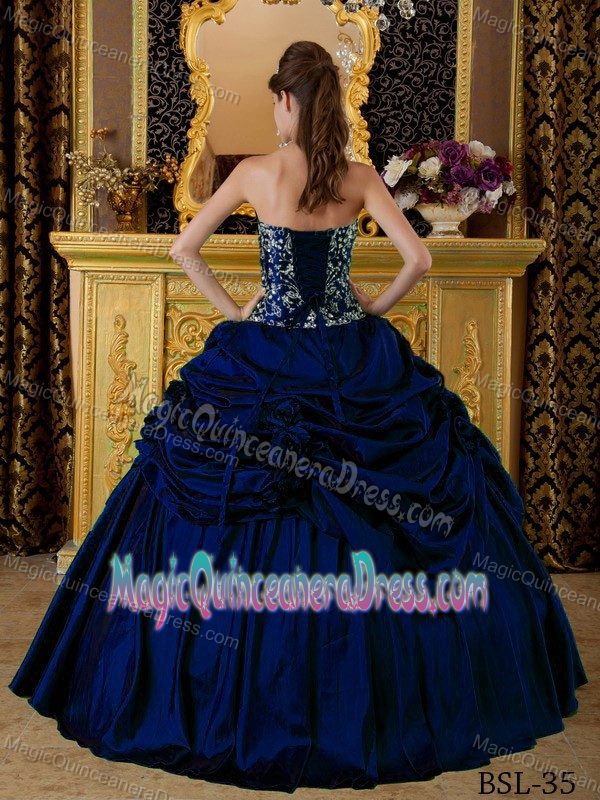 Embroidery and Pick Ups Quinceanera Dresses in Navy Blue in Veradale
