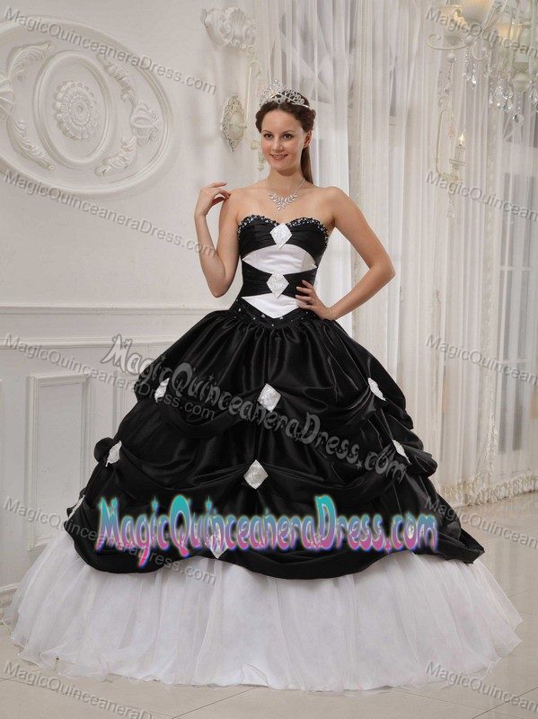 Black and White Sweetheart Taffeta and Organza Beading Quinceanera Dress