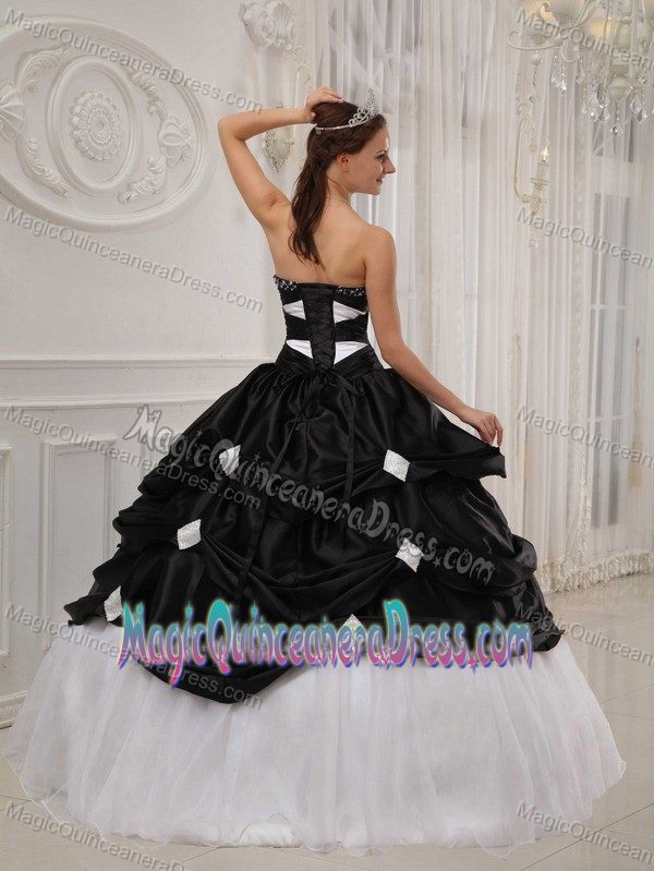 Black and White Sweetheart Taffeta and Organza Beading Quinceanera Dress