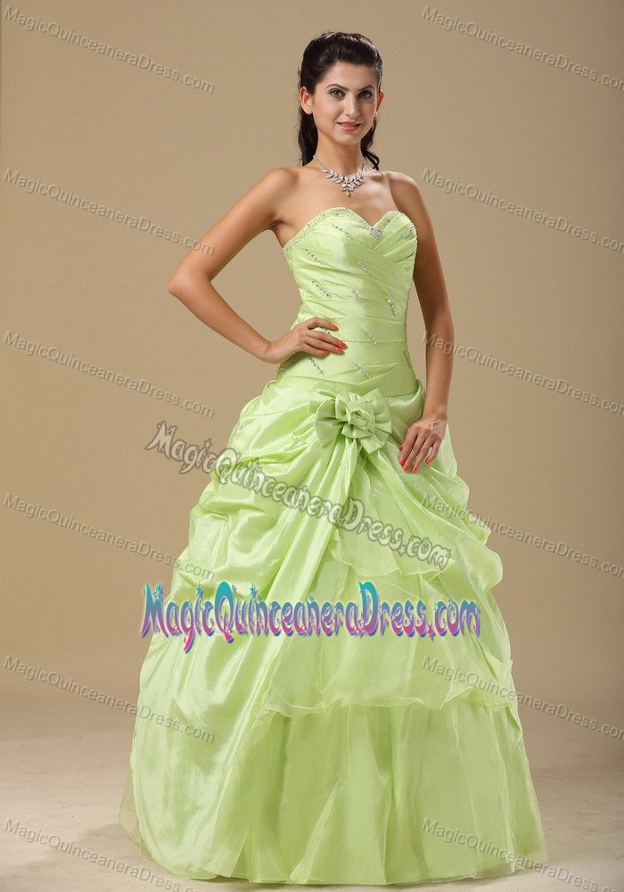 Pretty Yellow Green Sweetheart Long Quinceanera Gown Dress with Bow
