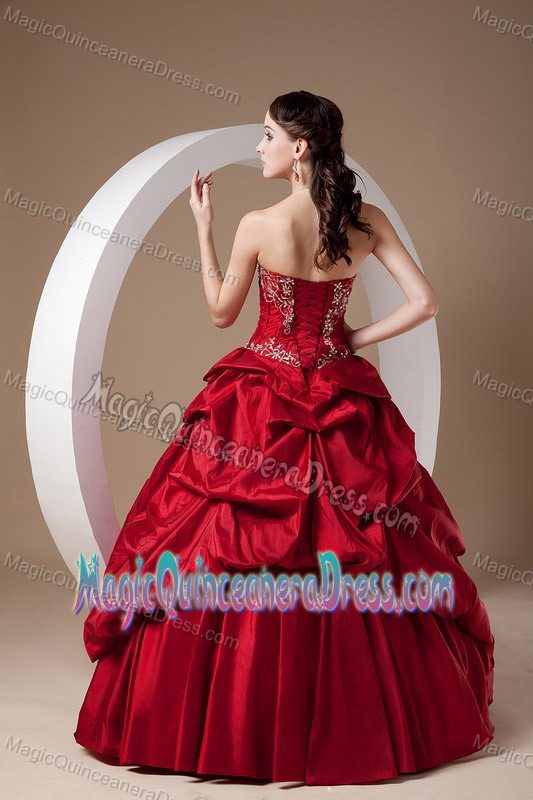 Wine Red Sweetheart Long Quinceanera Gown with Pick-ups and Appliques
