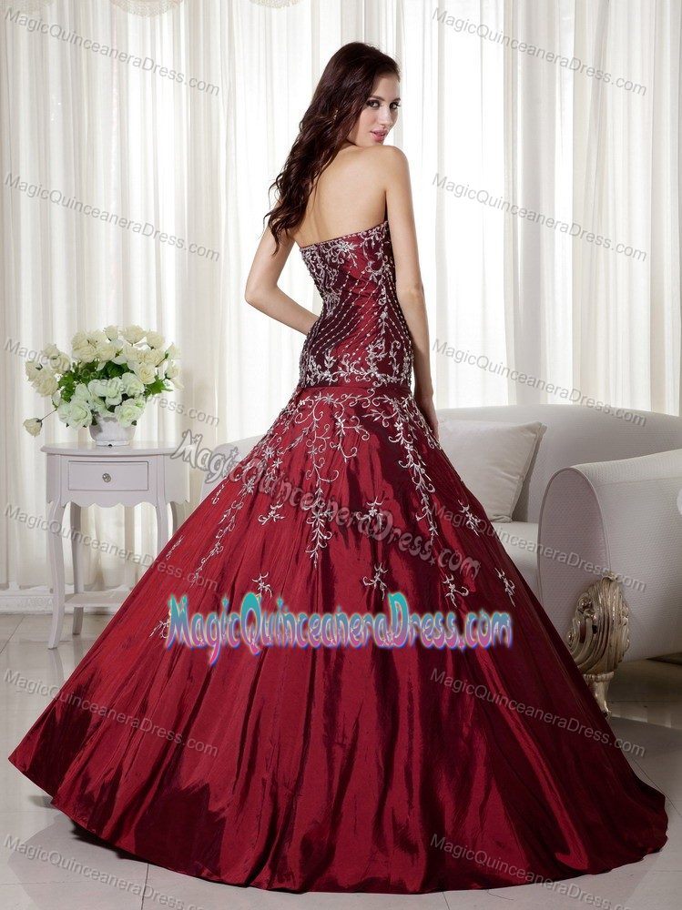 Wine Red Beaded Sweetheart Long Quince Dress with Embroidery in Wayne
