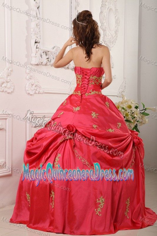 Strapless Red Ruched Floor-length Quinceanera Gown Dress with Appliques