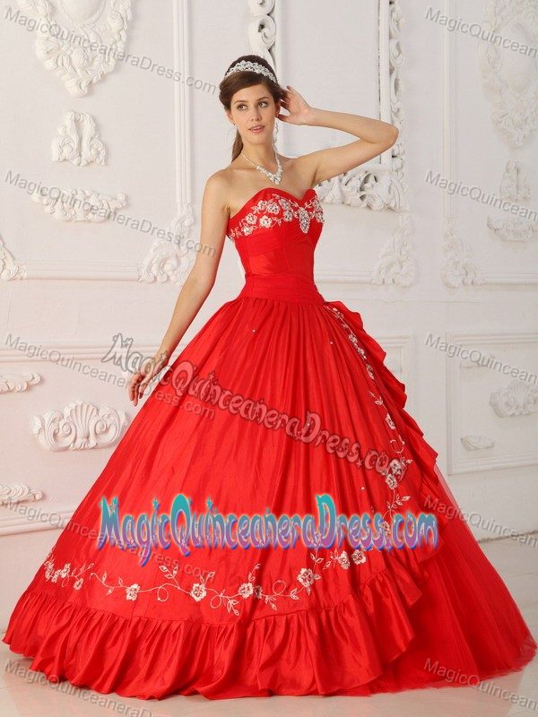 Sweetheart Red Floor-length Quinceanera Dresses with Embroidery in Joliet