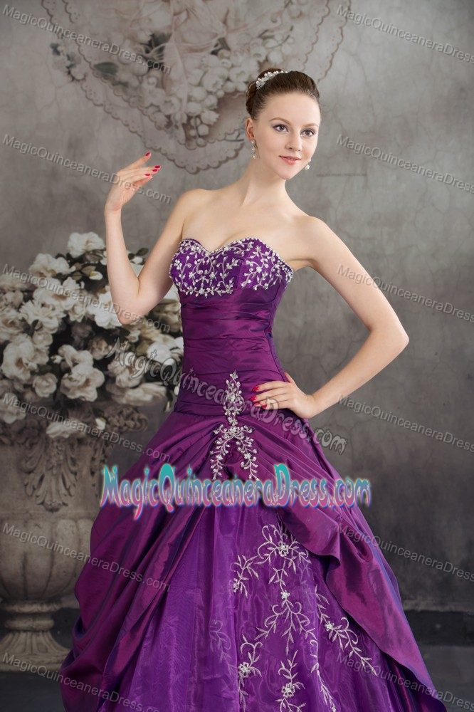 Embroidery Beaded Purple Ruched Quinceanera Gowns in San Casimiro