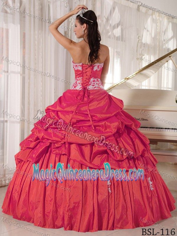 Appliques Red Ruched Pick-ups Quinceanera Dress in Ciudad del Este