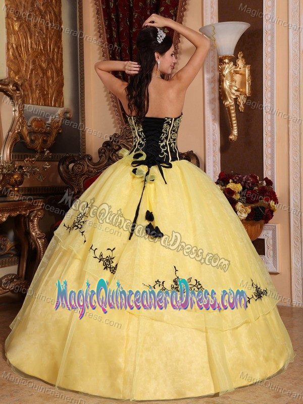 Strapless Floor-length Appliques Sweet Sixteen Dresses in Yellow