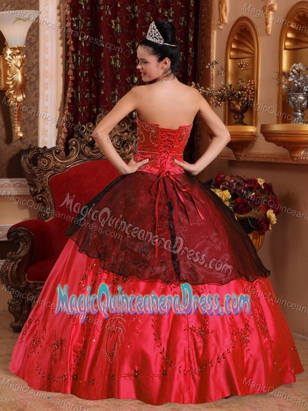 Coral Red Sweetheart Embroidery with Beading Quinces Dresses