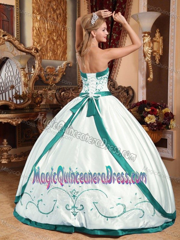 Strapless White Ball Gown Embroidery Quinceanera Gown Dresses