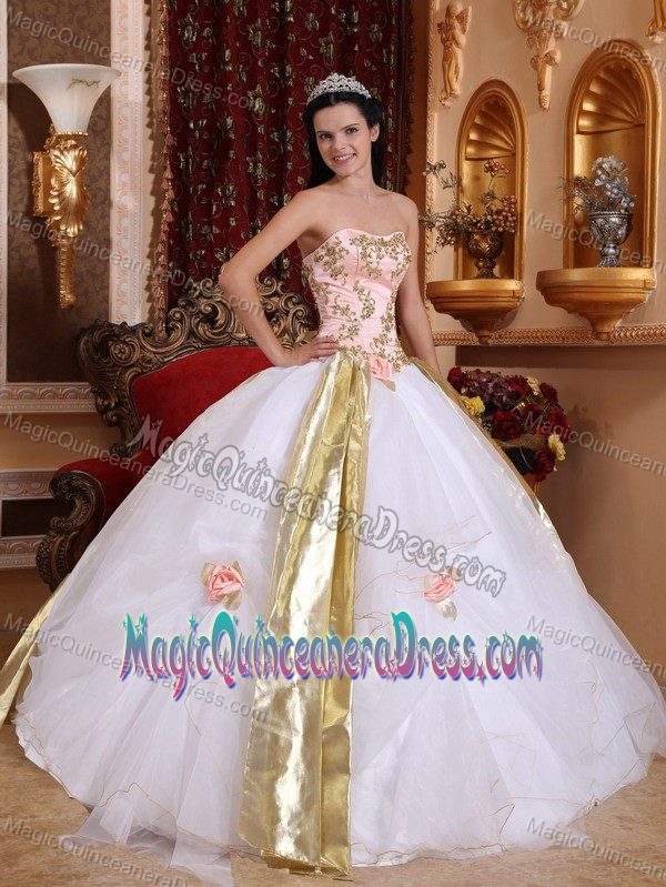 Gold Appliques White Strapless Sweet Sixteen Dresses in Mexicali