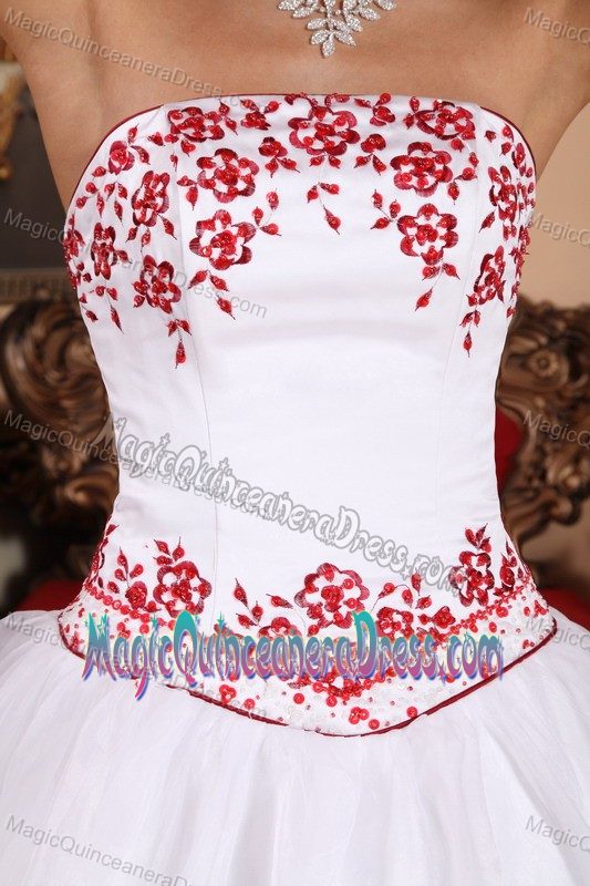 Strapless White Ball Gown Embroidery Quince Dresses in Olancho