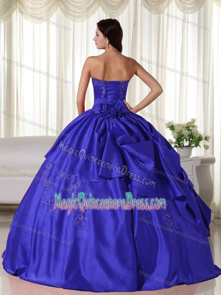 Sweetheart Royal Blue Embroidery Dress for Quince Floor-length