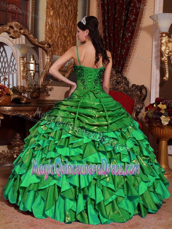 Spaghetti Straps for Green Dress for Quinceaneras with Embroidery