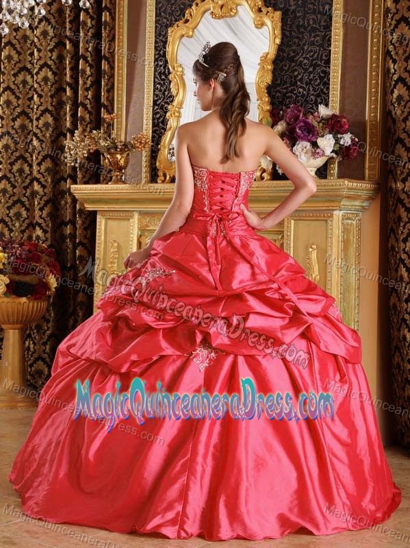 Red Ball Gown Strapless Quinceanera Gown Dresses with Pick-ups