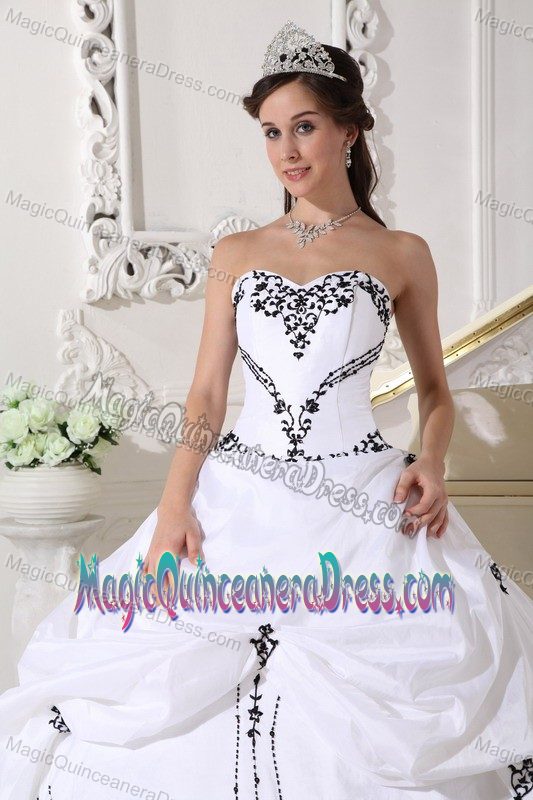 Albany WA White Ball Gown Quinceanera Dress with Black Appliques