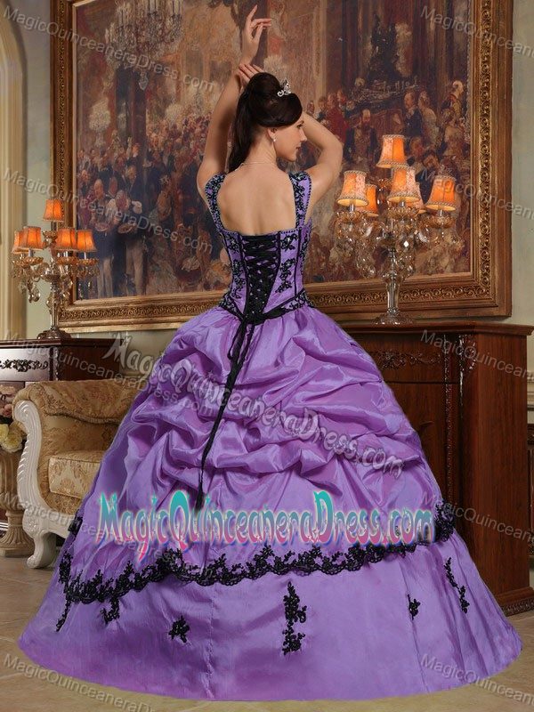 Purple Straps and Black Appliques Quinceanera Dresses with Ruffles