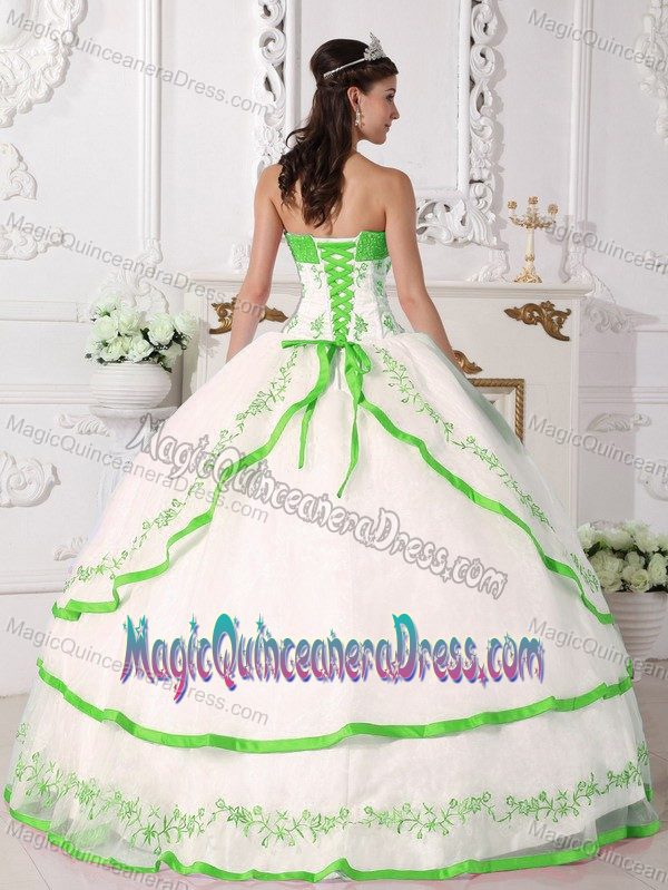 Embroidery Layered Green and White Quinceanera Dress with Beads