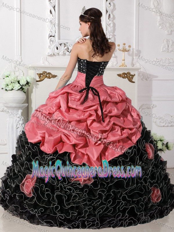 Red and Black Sweetheart Bead Rolling Flowers Quinceanera Dress