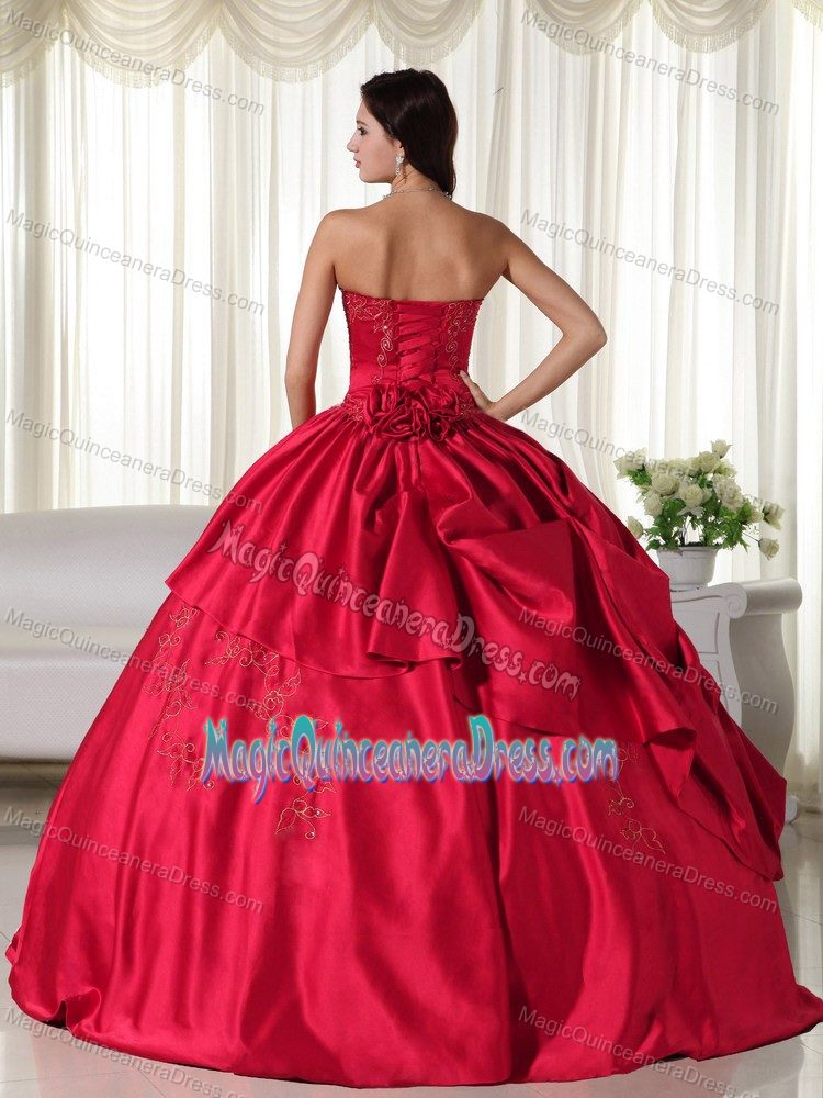 Sweetheart Embroidery Wine Red Sweet Sixteen Dresses in Kempston