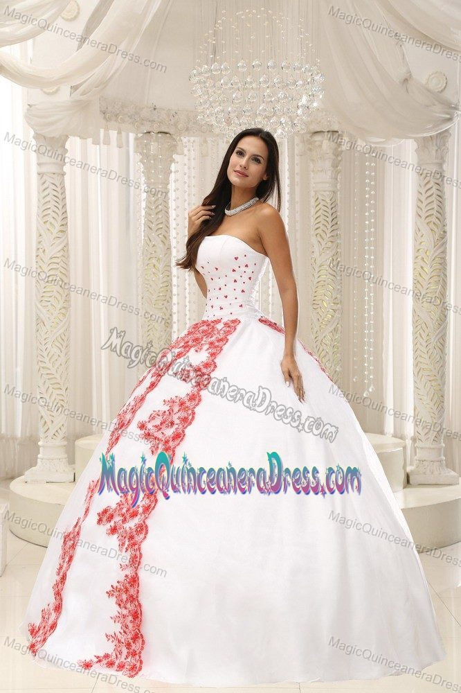 White Chic Sweet Sixteen Quinceanera Dresses with Red Embroidery
