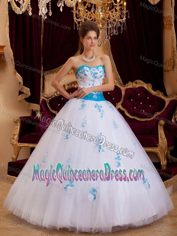 White Tulle A-line Sweetheart Sweet Fifteen Dress with Appliques