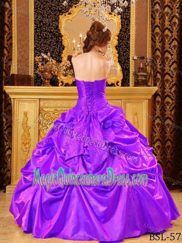 Taffeta Pick-ups Hand Made Flowers Quinceanera Dresses in Purple