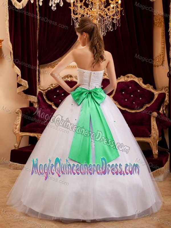 Satin White Appliques Sashed Quinceanera Gown Dresses in Eching