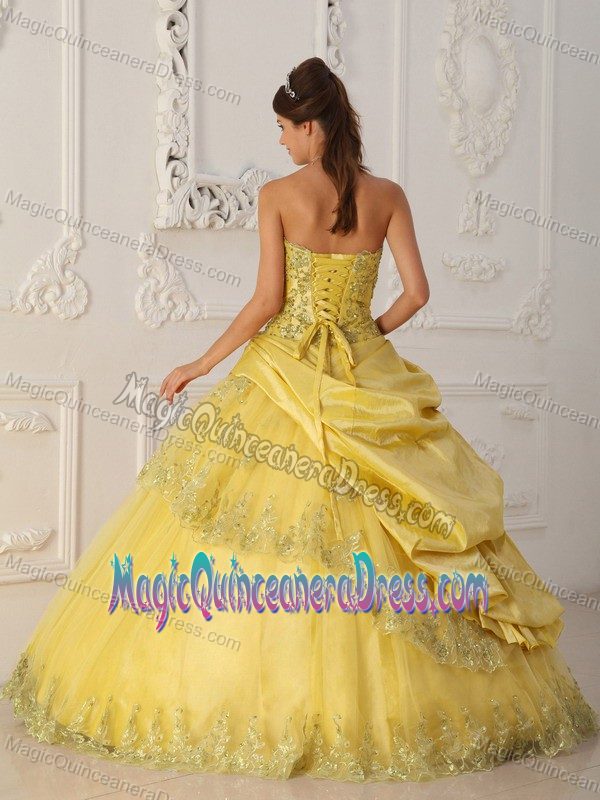 Sweetheart Yellow Taffeta and Tulle Quinceanera Dress with Beads