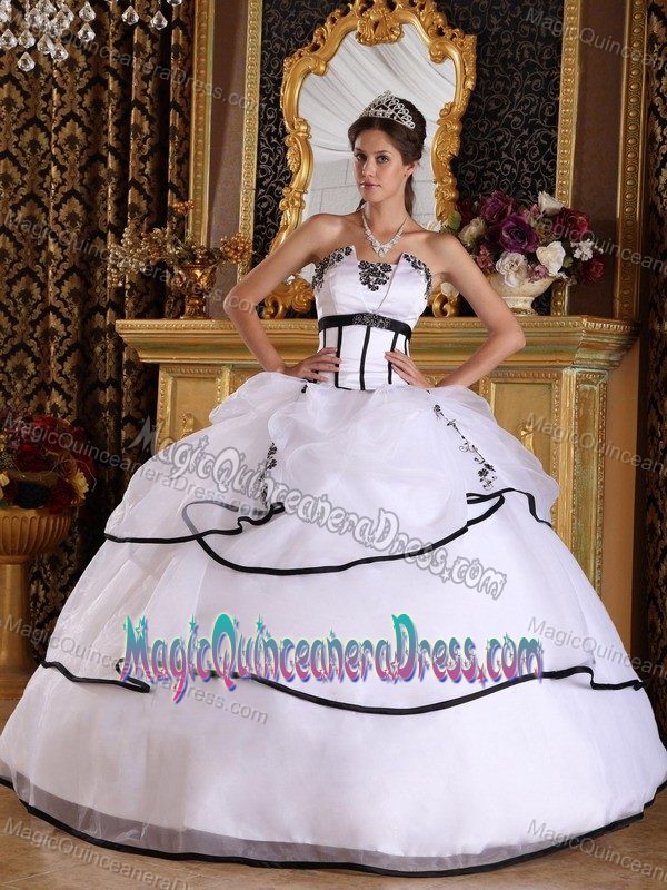 Hot Satin and Organza White Dress For Quinceanera with Appliques