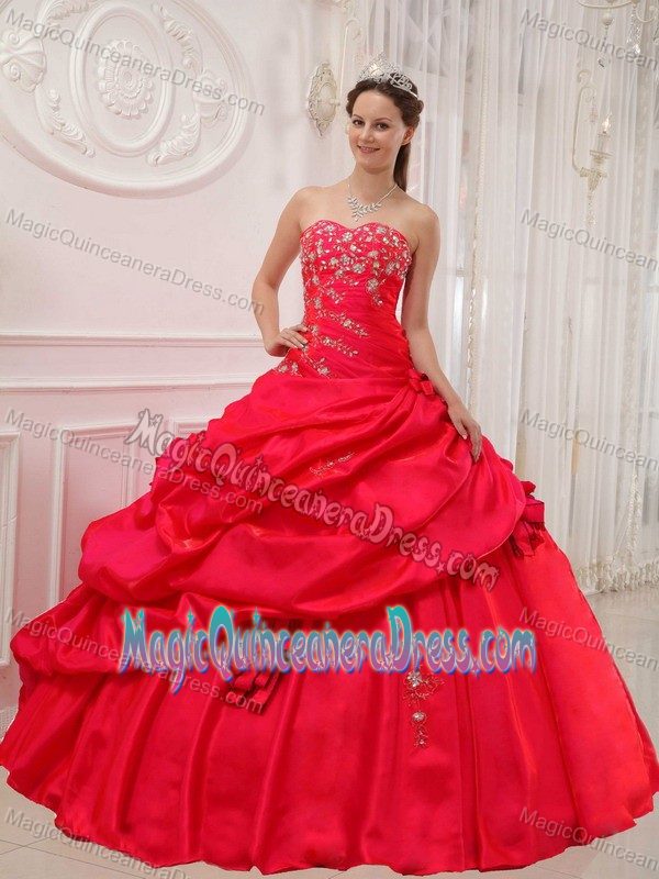 Sweetheart Red Pick-ups Taffeta Quinceanera Dress with Appliques