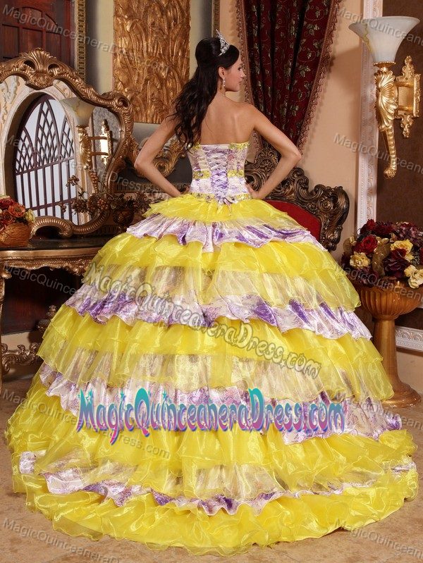 Multi-color Sweetheart Sweet Sixteen Quince Dresses with Beads and Ruffles