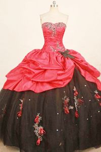Red and Black Sweetheart Appliques Quinceanera Dress in Aracaju Brazil