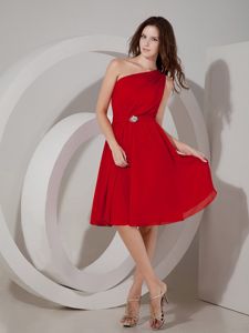 Hot Sale Wine Red Single Shoulder Knee-length Damas Dresses with Beading