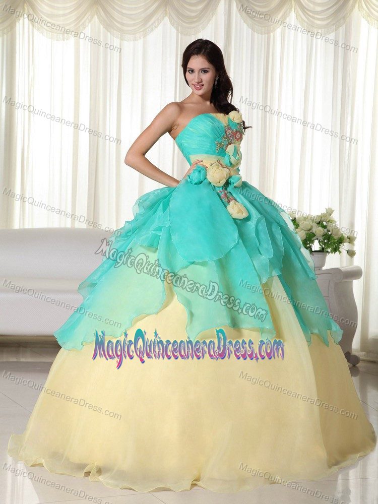 Strapless Princess Dresses For Quince in Apple Green and Yellow with Ruffles
